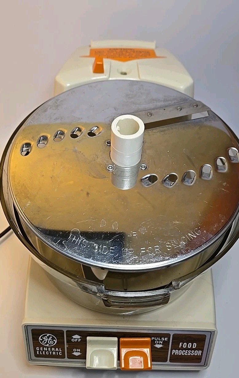 General Electric GE Food Processor Chopper Slicer Shredder D8FP1 VTG with Papers