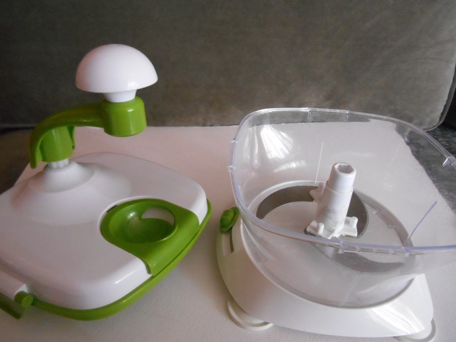 Non-Slip locking Suction cup Hand spin food processer bowl – non-electric