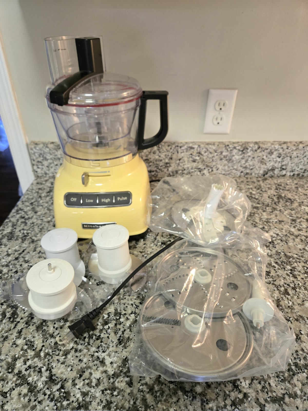 KitchenAid KFP0935QMY 9 Cup Food Processor Majestic Yellow NEVER USED- No Pusher