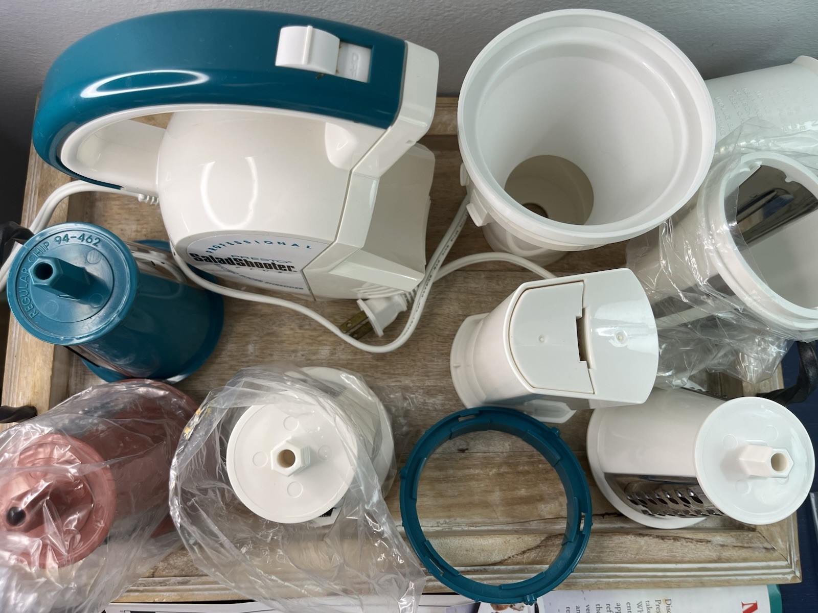 Presto Professional salad shooter plus electric slicer shredder 02972 With Box