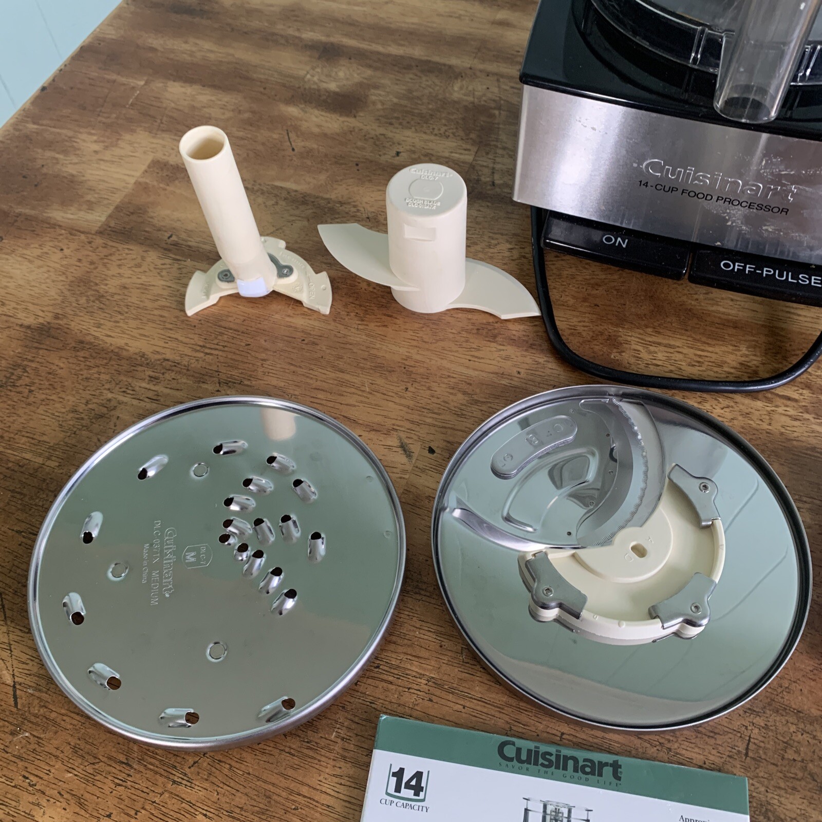 Cuisinart 14-Cup Food Processor Model DFP-14BCN (Type 33) & Attachments WORKING