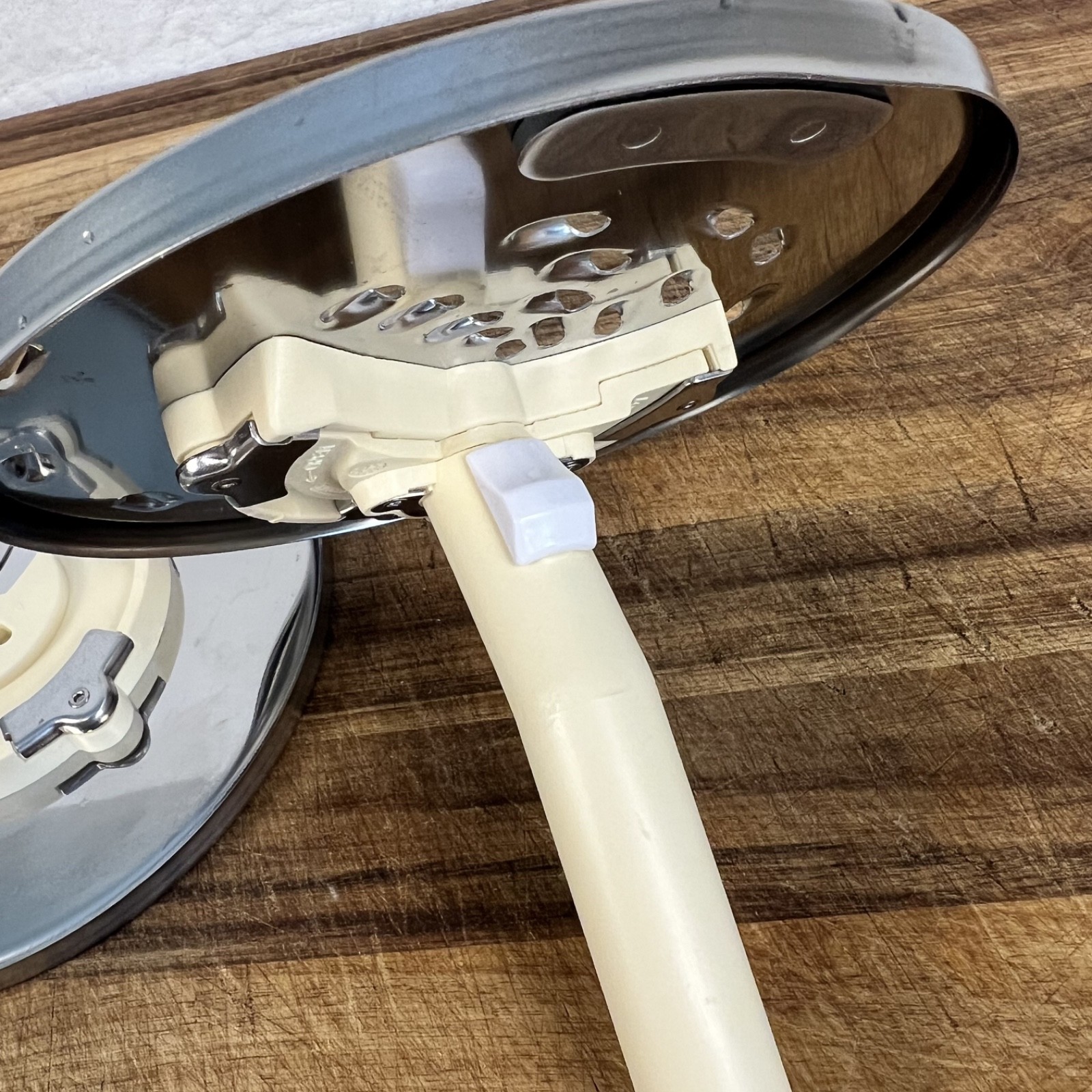 Cuisinart DLC‑7 Disc Bundle – 4mm Slicer, Medium Shredder, Stem & Safety Piece