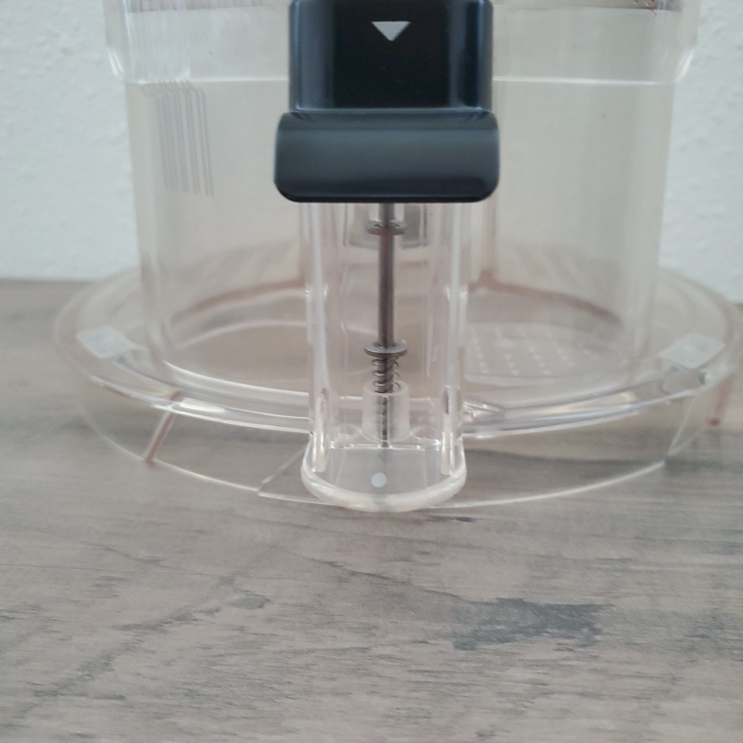 Hamilton Beach Type FP17 Model 70573H Food Processor Lid Pusher Only