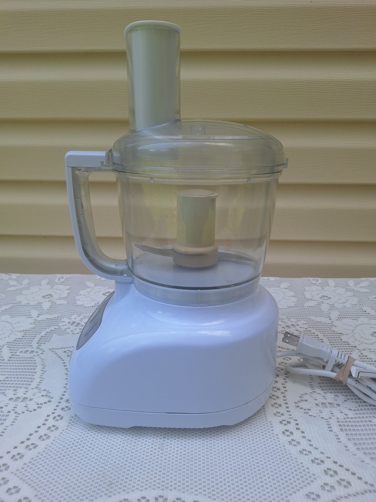 KitchenAid 7‑cup food processor, model KFP715WH2, in white.