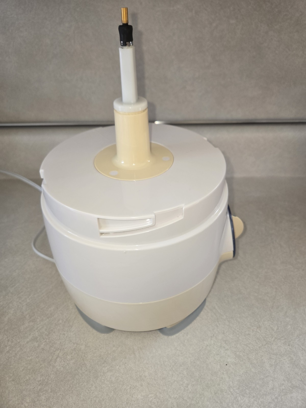 Hamilton Beach Food Processor Model 70590 FP11 Motor Base Only Works Fine