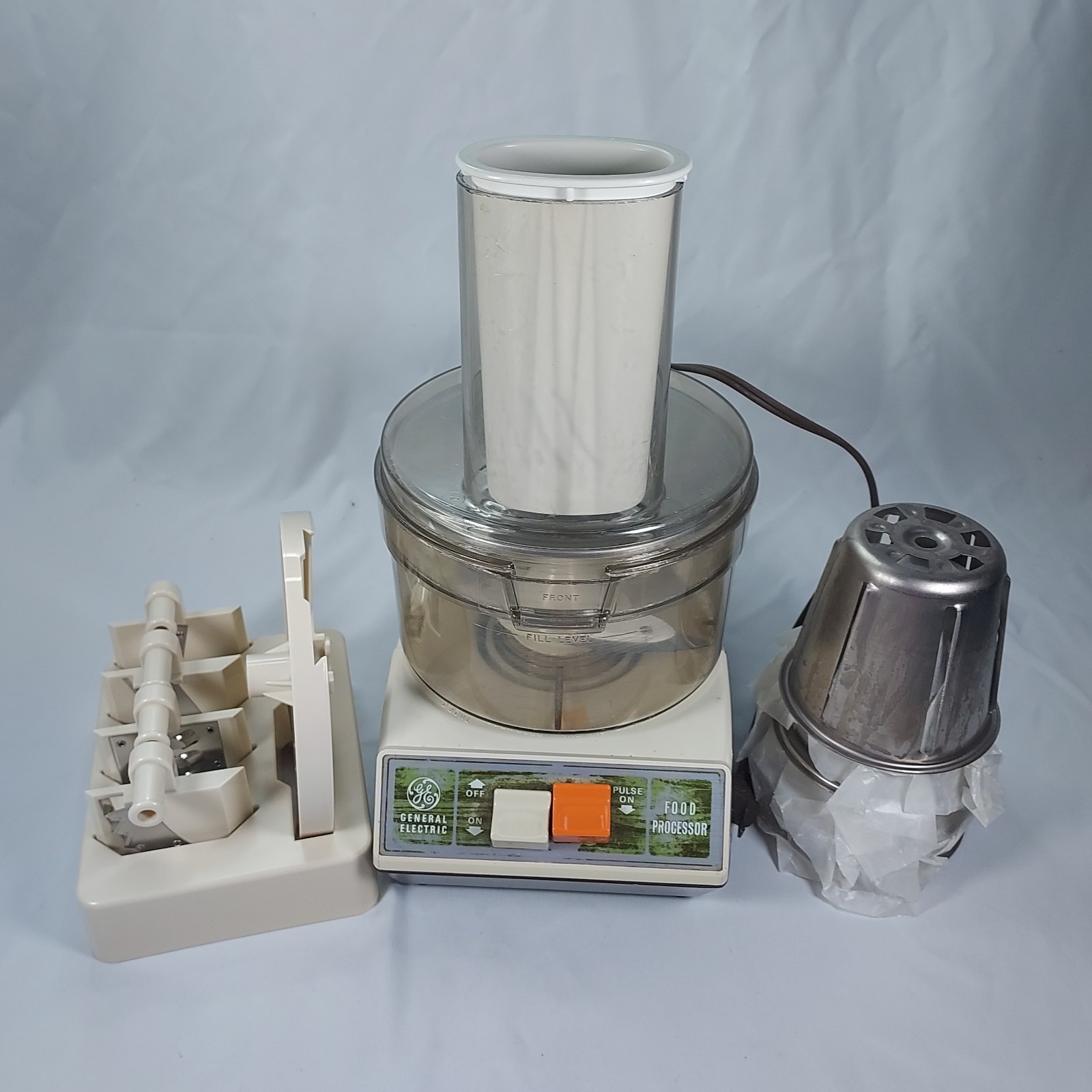 GE General Electric Food Processor 2J9 Cat 42OA Vintage USA w/ Blades Cones
