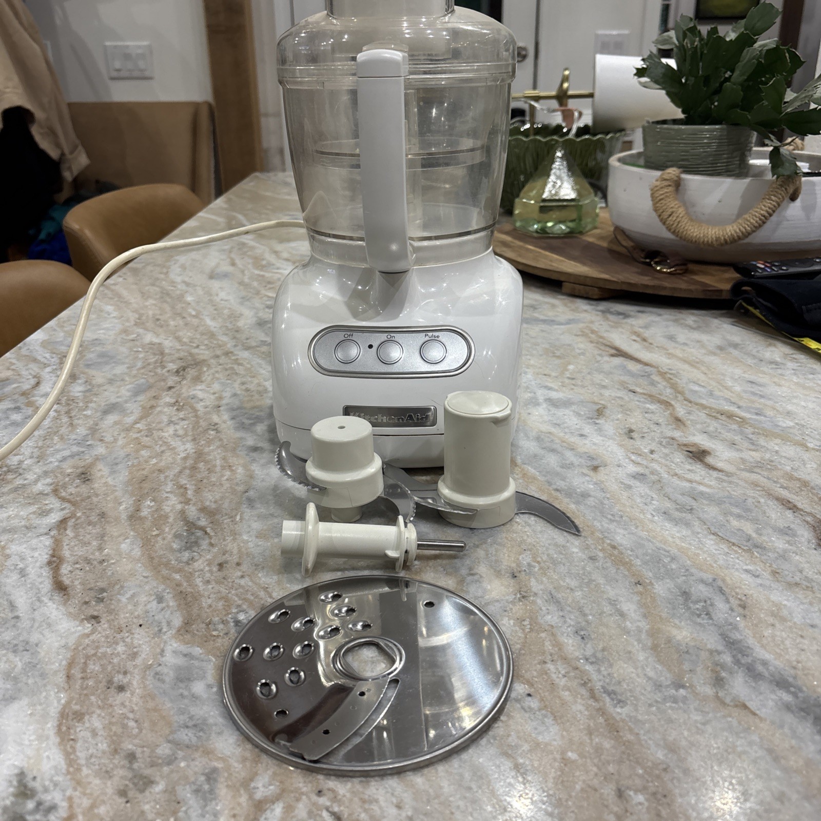 Vintage KitchenAid Food Processor w Attachments Model KFP720WH1 – Works!