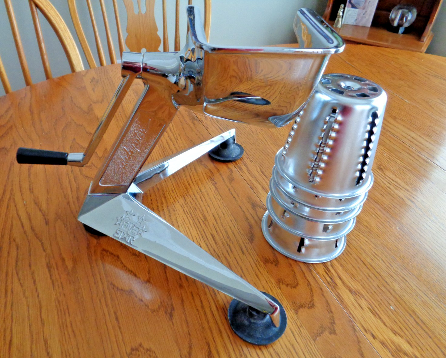 SALADMASTER Five Star Manual Food Processor Slicer Shredder Machine w/ 5 Cones
