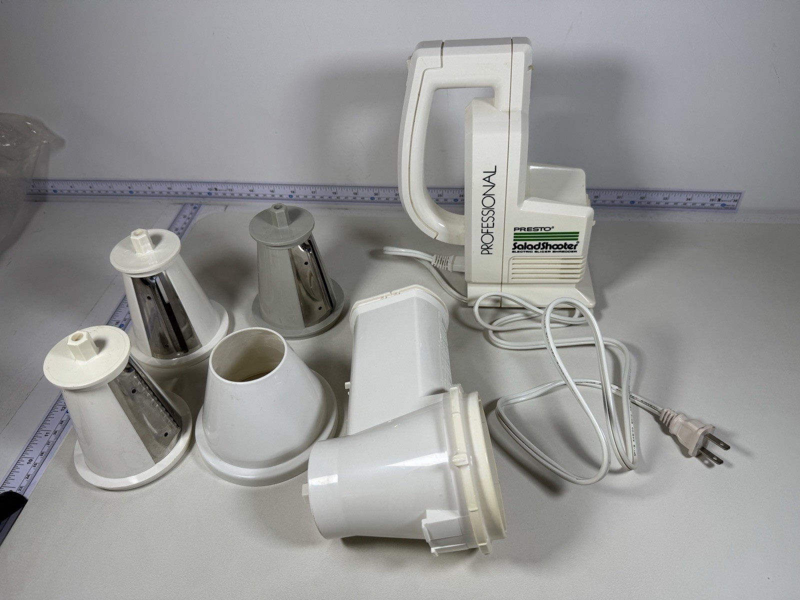 Retro VTG Salad Shooter Presto Electric Slicer Shredder Works