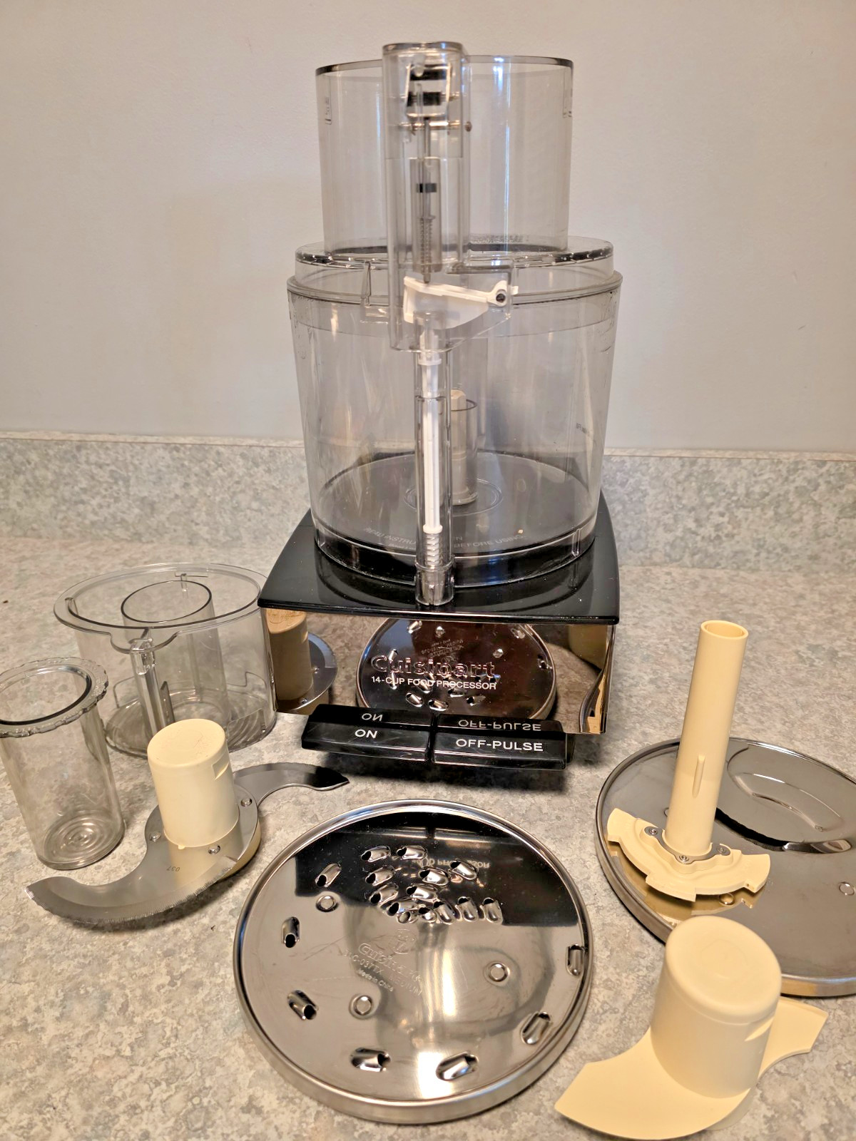 Black Chrome Cuisinart Custom 14 Cup Food Processor DFP-14N EXCELLENT Unused