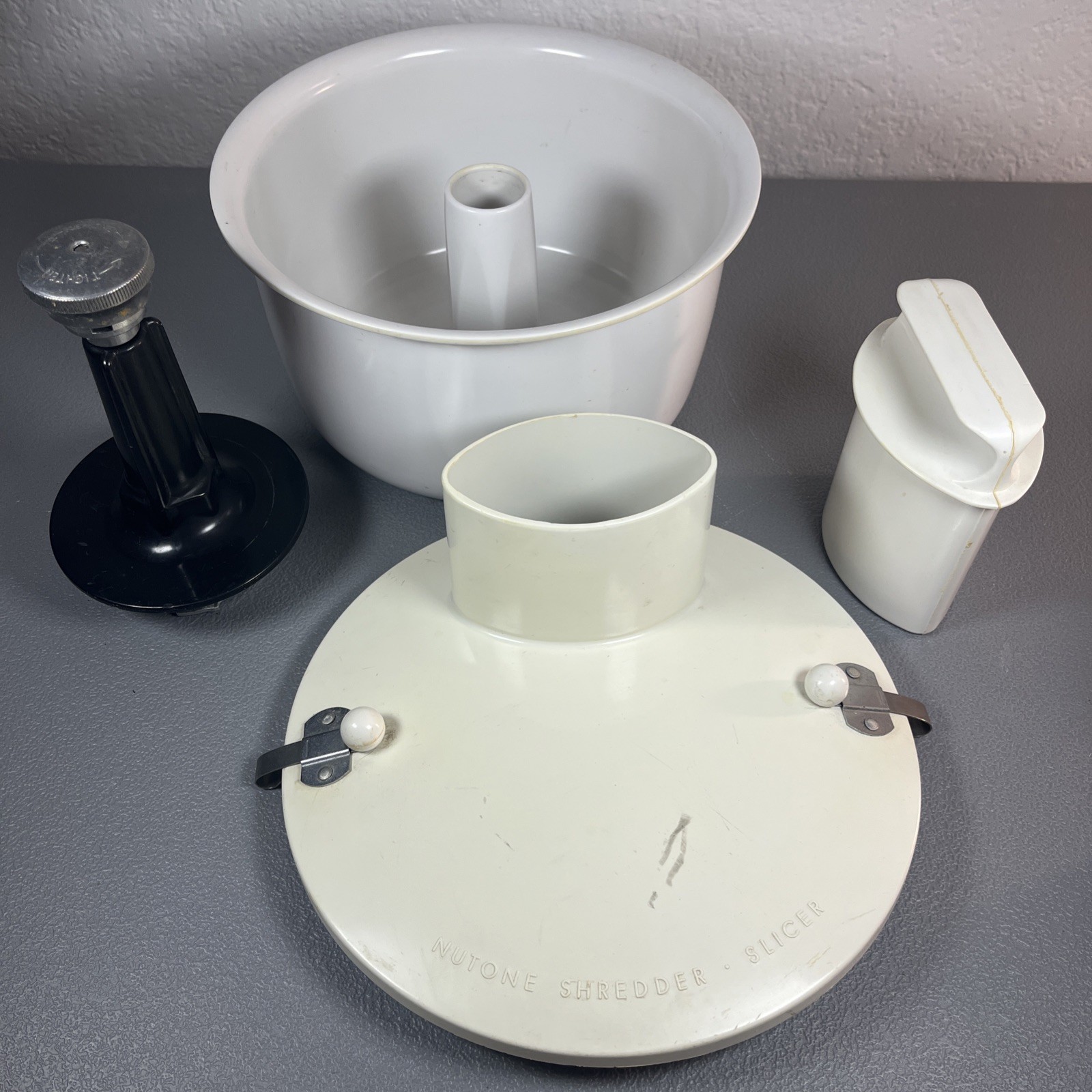 NuTone Food Center Shredder Bowl and Lid Model 178 for Salads, etc