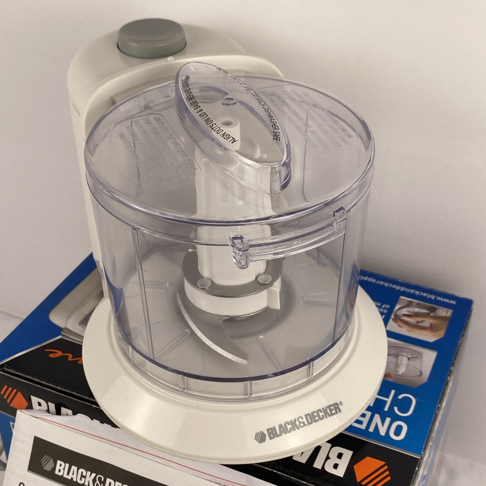 Black & Decker Home 1 1/2 Cup One Touch Electric Chopper HC306 New Open Box