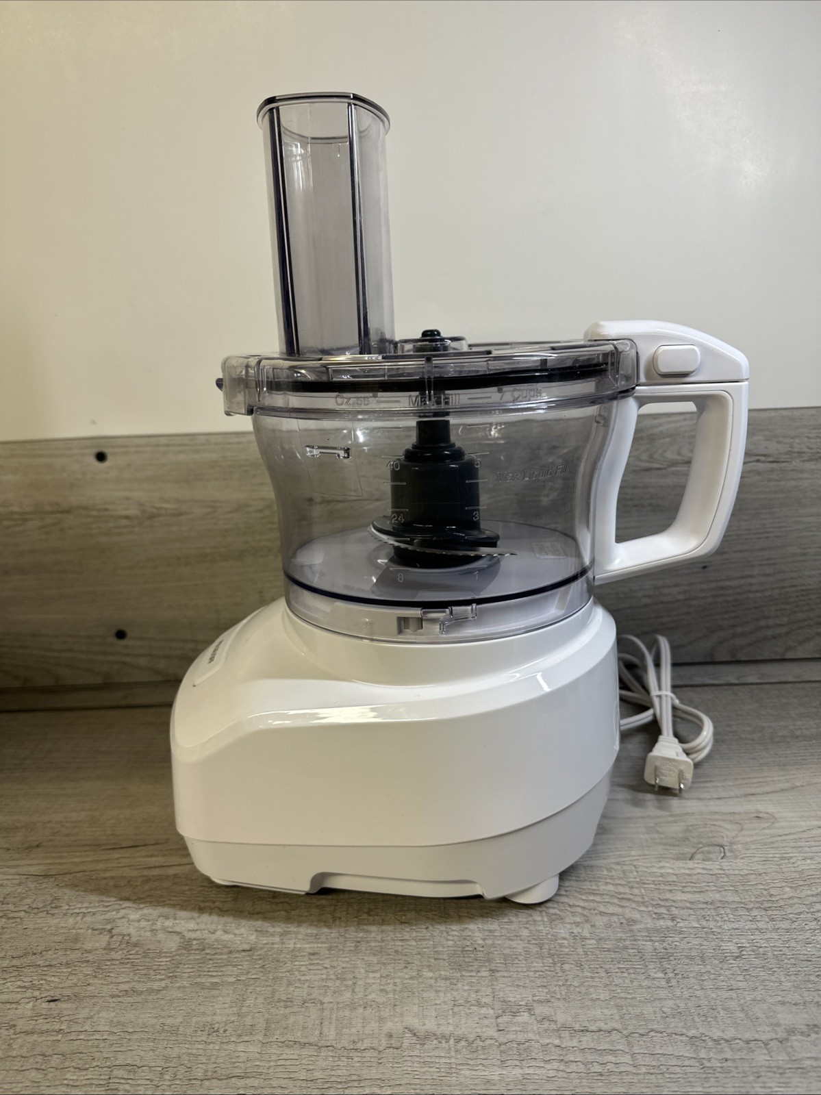 Cuisinart FP-7 FR 7-Cup Food Processor, White Excellent Condition.