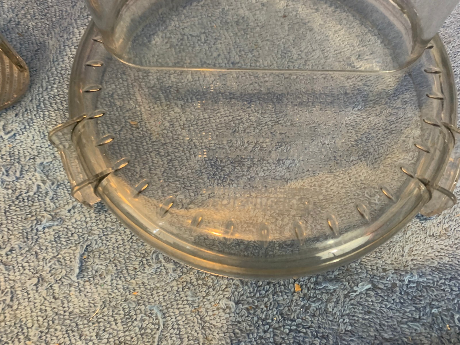Cuisinart DLC-2011N Food Processor Bowl Lid Cover HAS SMALL CRACK IN TOP PART
