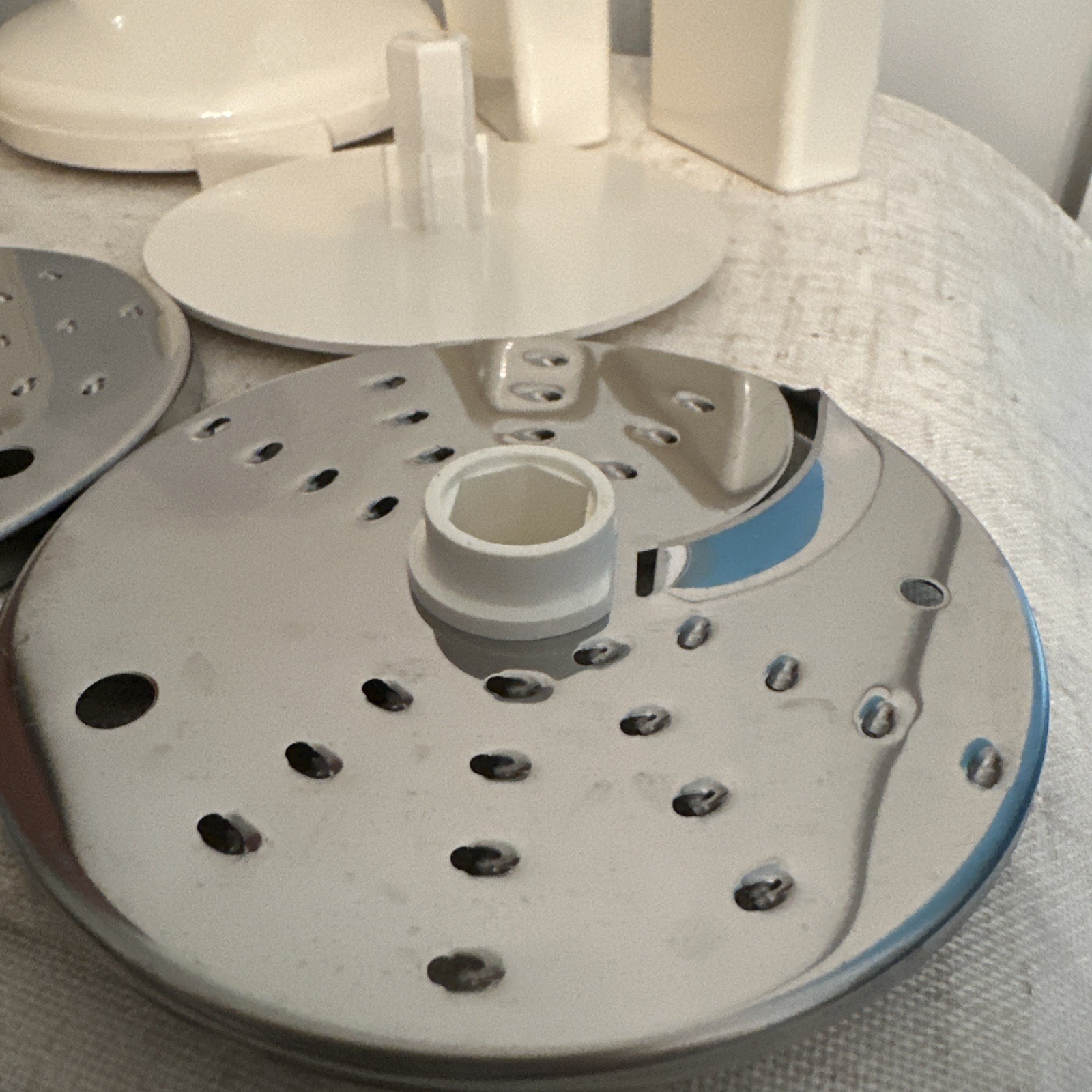 Sunbeam Oskar 14081 Food Processor Attachments Shredder Slicer Bowl Lid Pusher