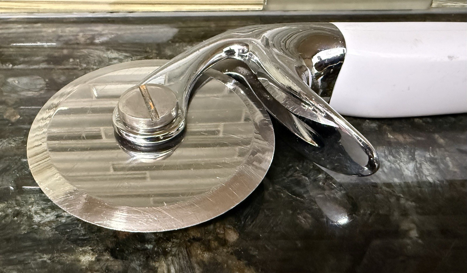 Kitchenaid Professional Pizza Cutter Wheel with Finger Guard, White