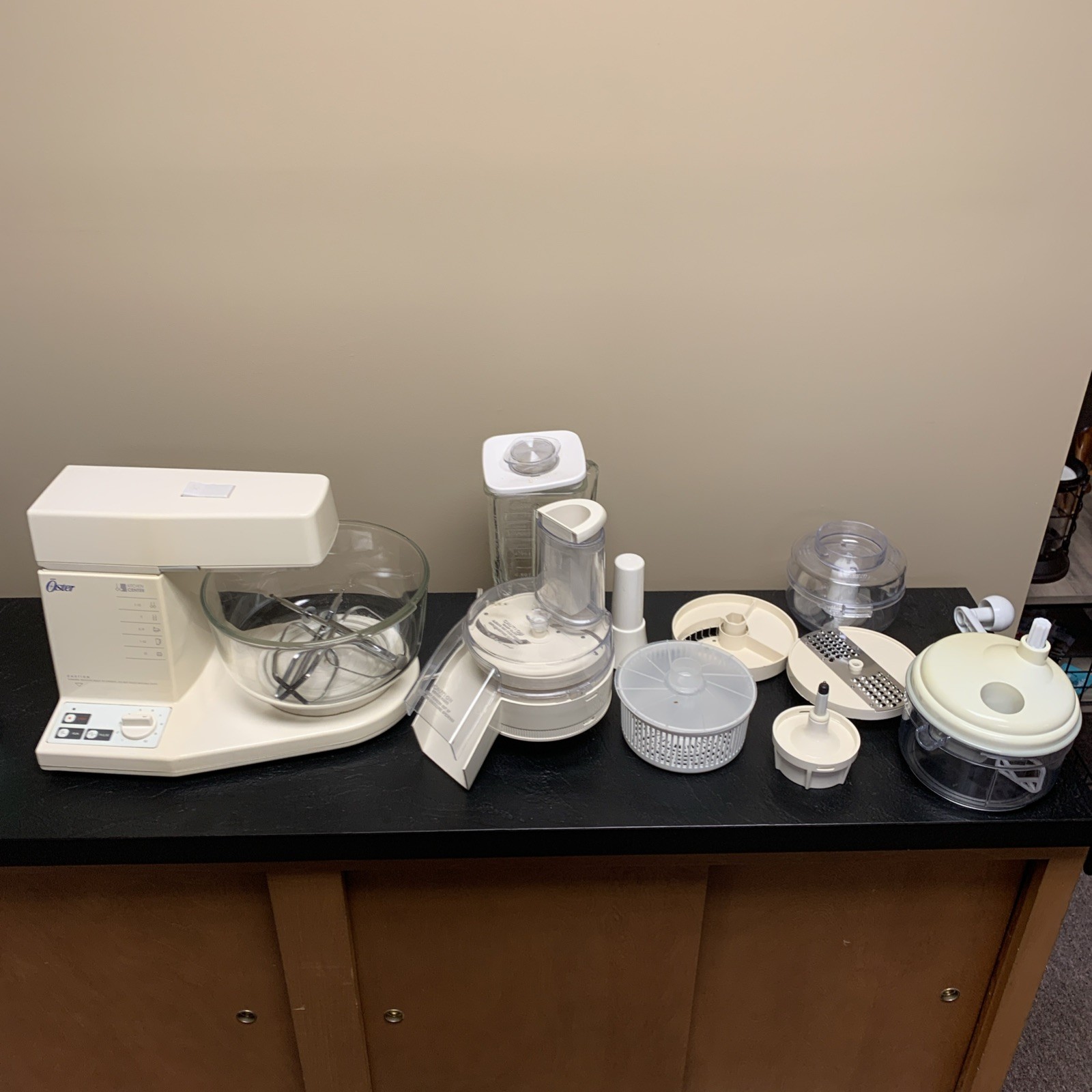 Oster Designer Kitchen Center Mixer Doughmaker Food Processor Has Parts Working!