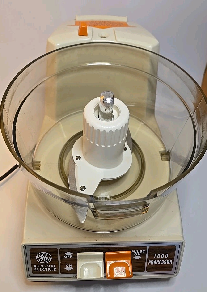 General Electric GE Food Processor Chopper Slicer Shredder D8FP1 VTG with Papers
