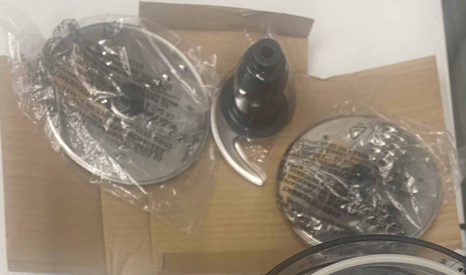 New In Box ~ Cuisinart FP-1GM Elemental 8 Cup Food Processor
