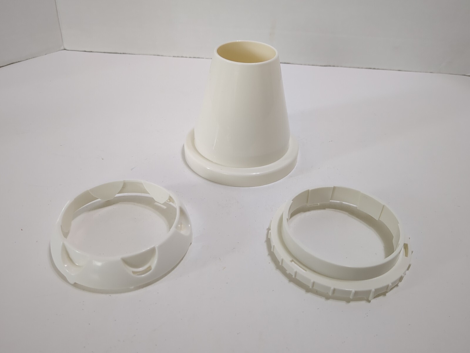 Presto Salad Shooter 02910 Replacement Parts (2) Twist Locking Rings & Nose Cone