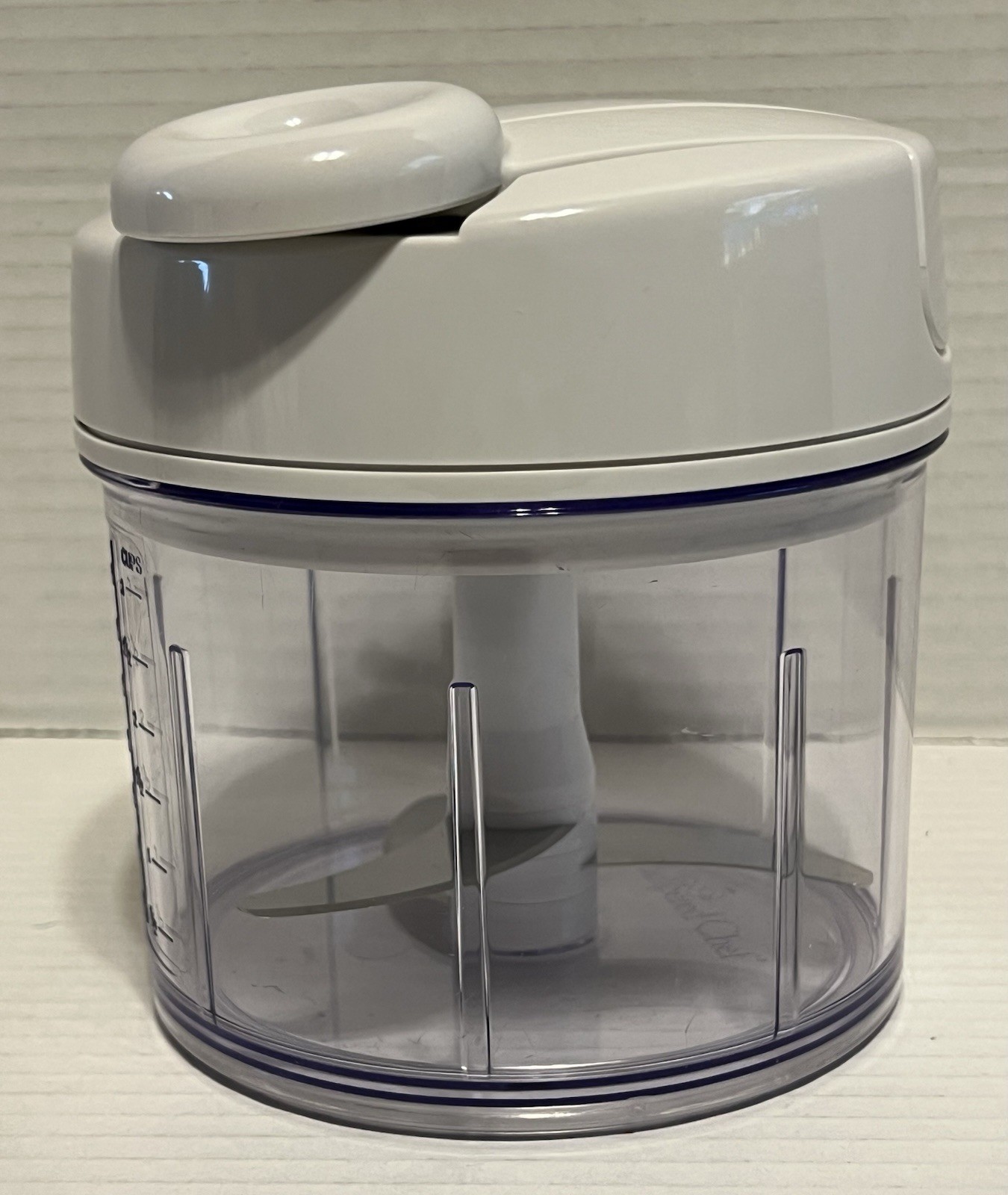 Pampered Chef 5” Manual Food Processor W/ Lid Chopper 3 cups Item 2581 White
