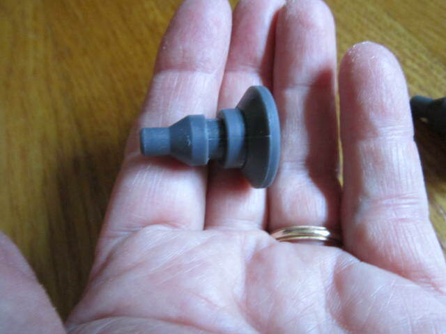 Oster 5273-DFL Food Processor REPLACEMENT PART ONLY 4 Gray Suction Feet FreeShip