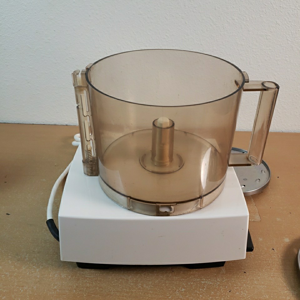 Vintage Cuisinart DLC-7 Super Pro Food Processor Works Great (Stress Fracture)