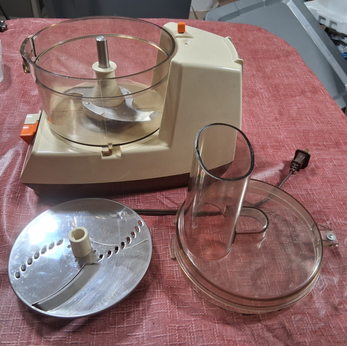 Vintage GE FOOD PROCESSOR / SLICER D1-4200 360W Made in USA
