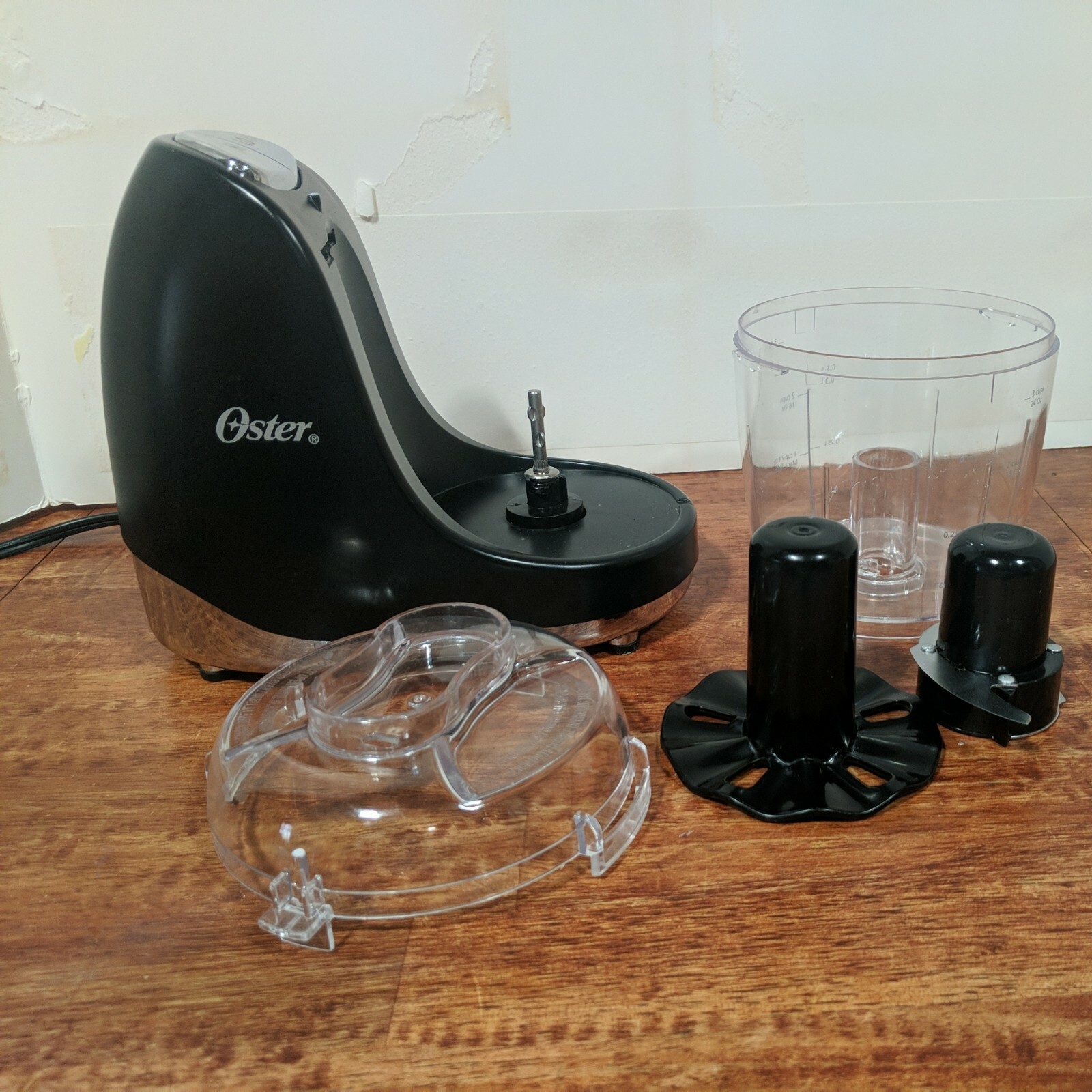 OSTER Mini Chopper-3C .Chops Onion, Veggies, Nuts, & WHISKS Model FPSTMC3321