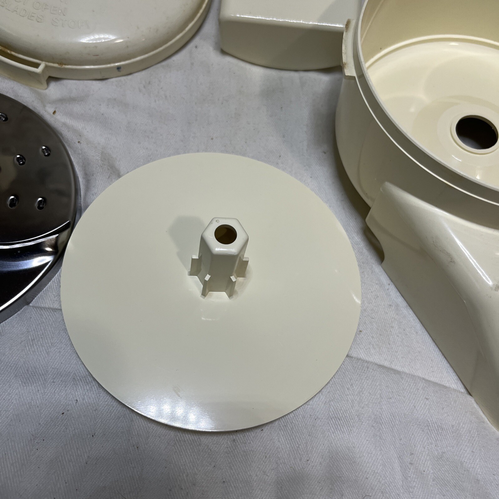 Sunbeam Oskar 14081 Food Processor Shredder Bowl 4 Piece Replacement Parts