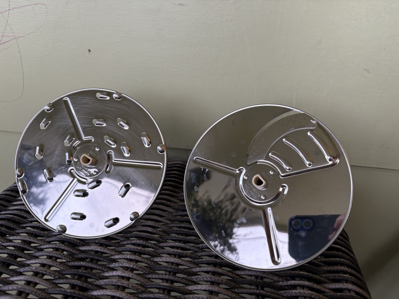 Two Cuisinart Discs for DLC-5 Food Processor DLC-108TX Shred DLC-103TX 3mm Slice