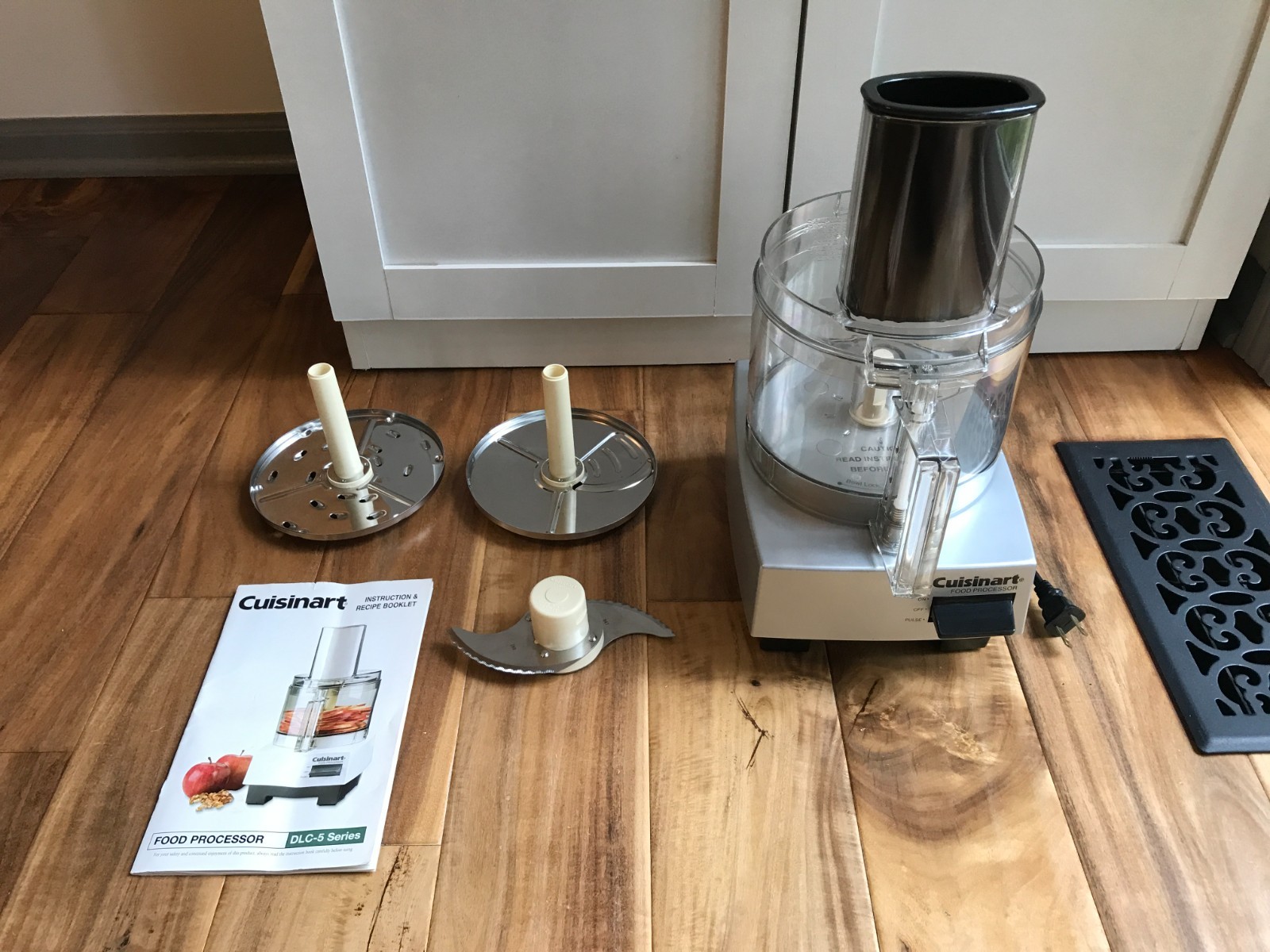 Cuisinart DLC-5 Food Processor 7-Cup Silver With Bowl, Lid, Blades & User Manual