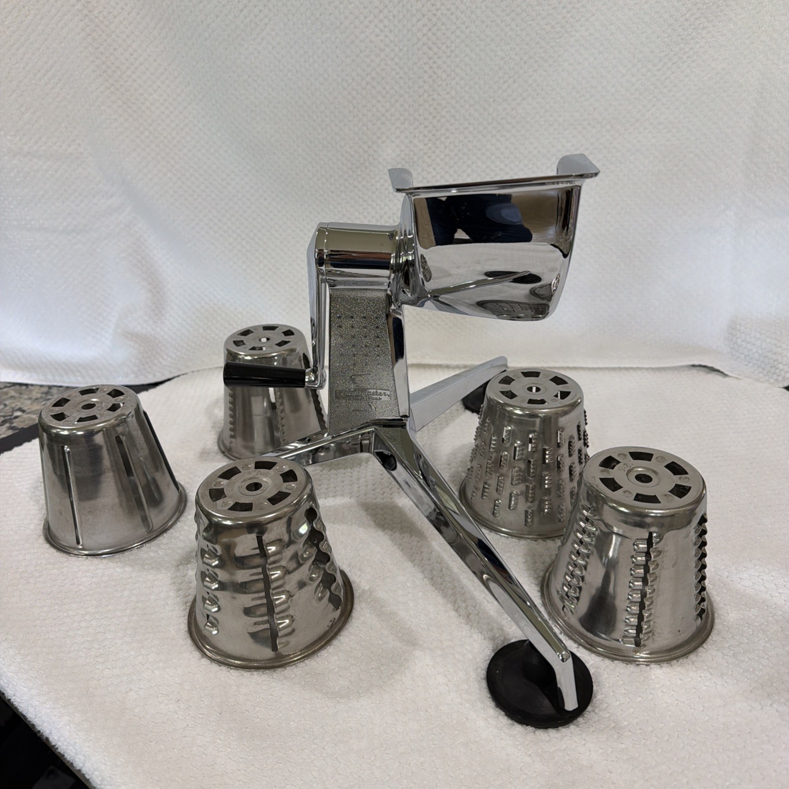 VTG USA SALADMASTER FOOD PROCESSOR HAND CRANK W/ 5 CONES SLICER GRINDER GRATER
