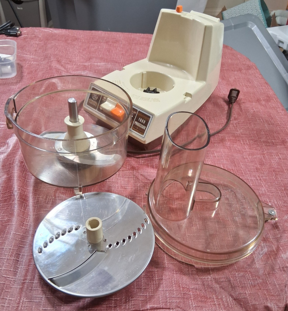 Vintage GE FOOD PROCESSOR / SLICER D1-4200 360W Made in USA