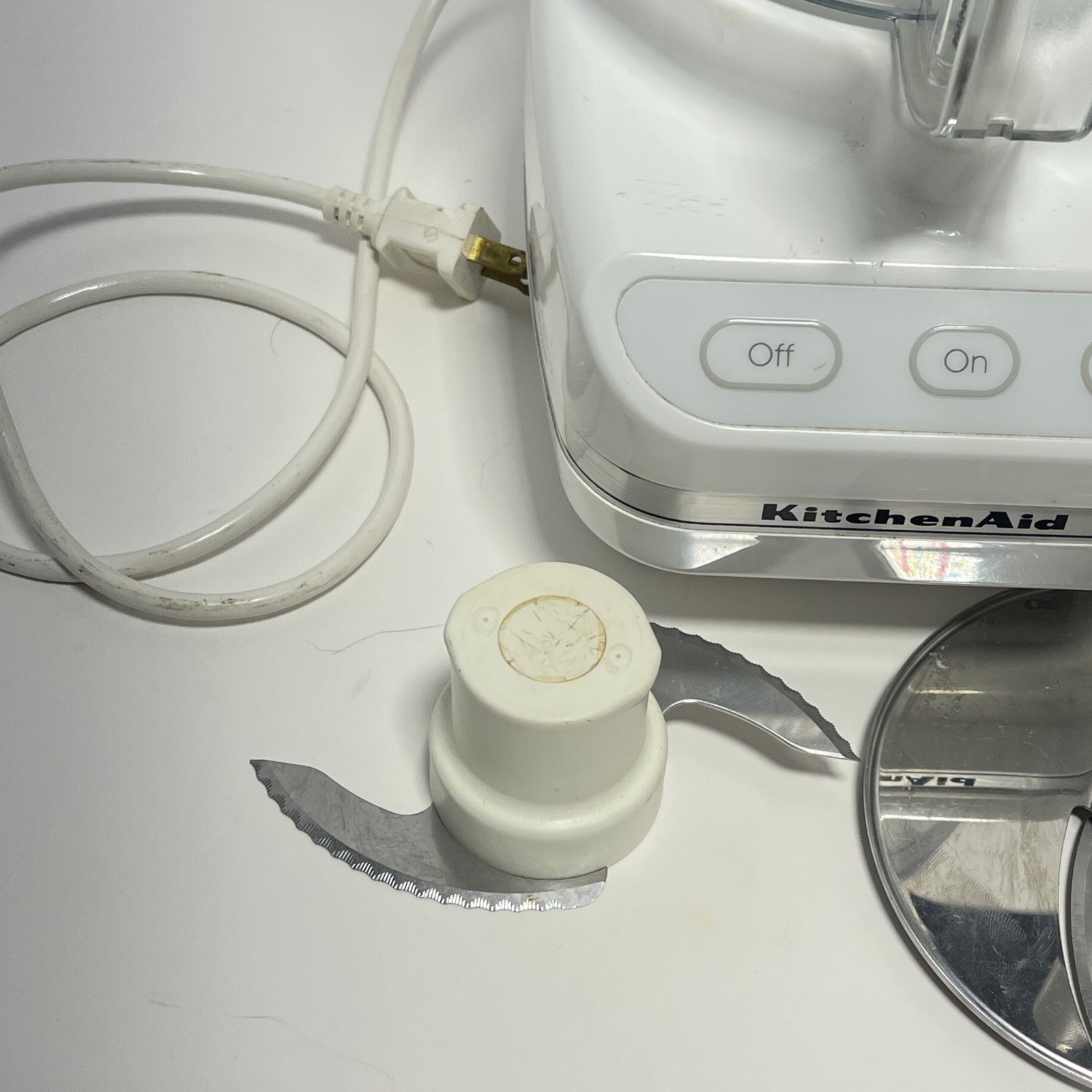 Kitchen Aid Model # KFP710WH1 Food Processor w/ 2 Attachments
