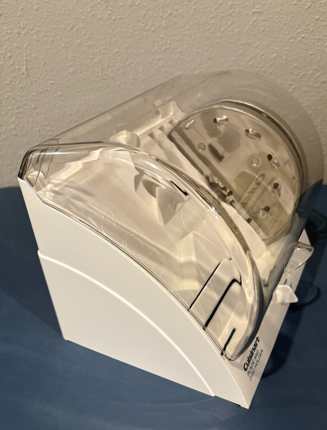Cuisinart Blade & Disc Storage Box, Safety Lock, Clear Dome Lid w/2 blades BDH-2