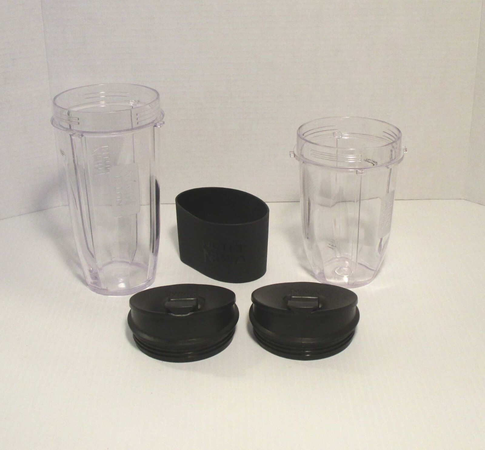 Nutri Ninja 18oz and 24oz Serving Cups With Lids & a Grip Sleeve for BL480