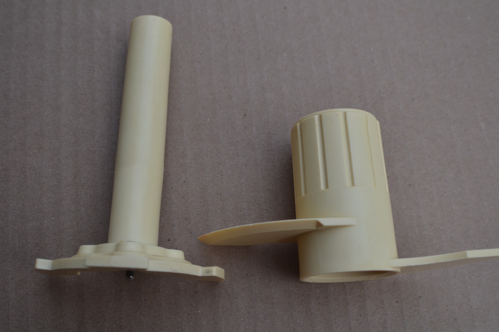 Cuisinart DLC-7 “Pro” Food Processor Disc Blade Stem DLC-039 & Dough Blade Lot.