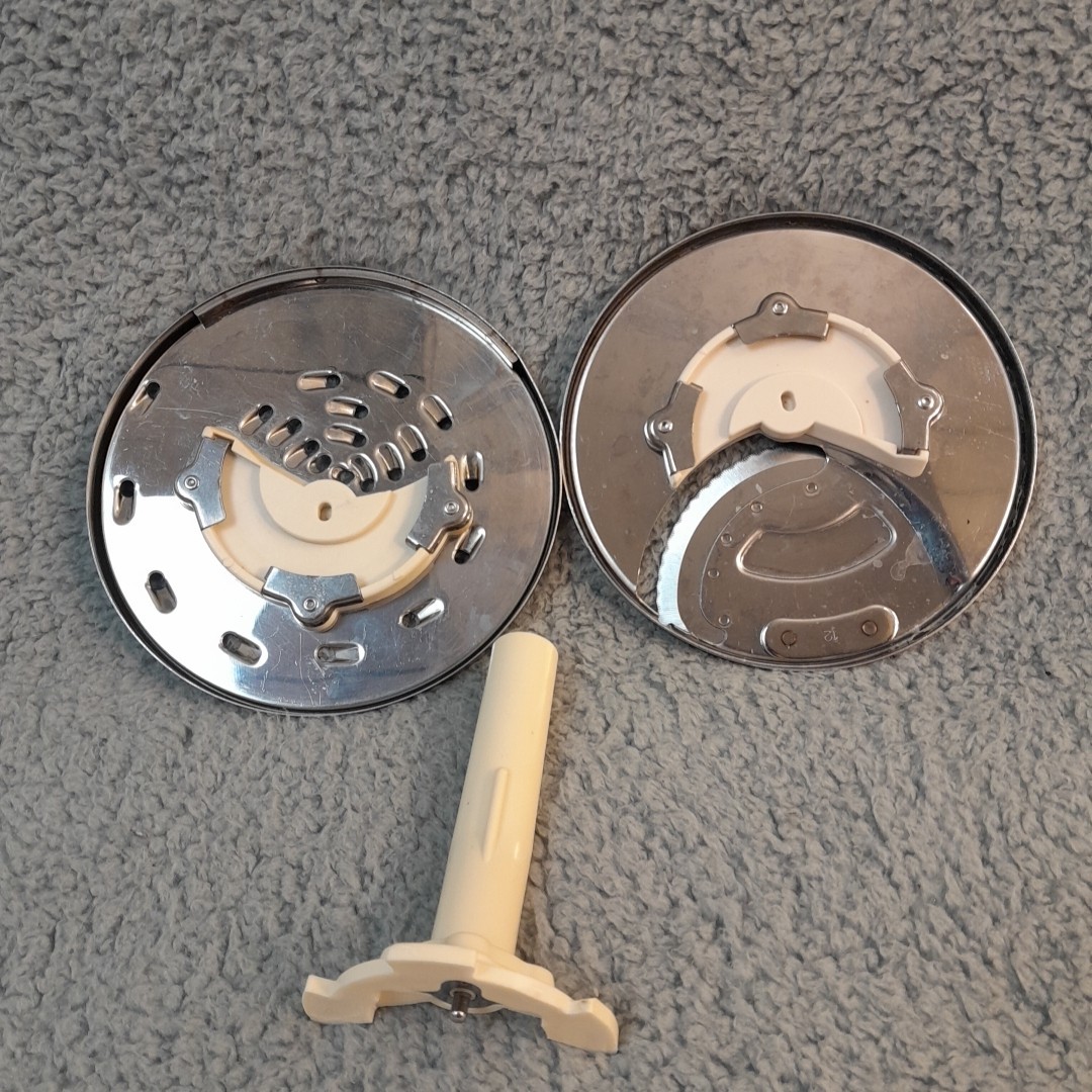 Cusinart Circular Blades DLC-837 Grating + DLC-844 Slicing for DLC-8M And Post
