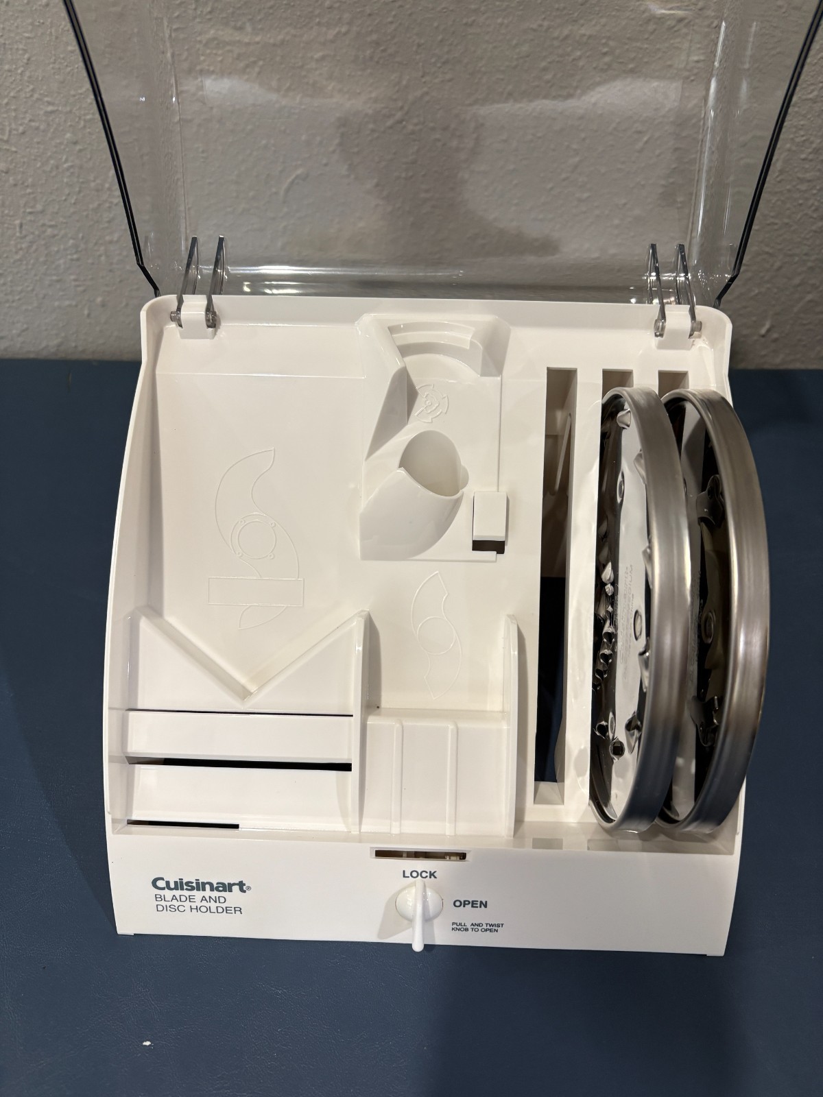 Cuisinart Blade & Disc Storage Box, Safety Lock, Clear Dome Lid w/2 blades BDH-2