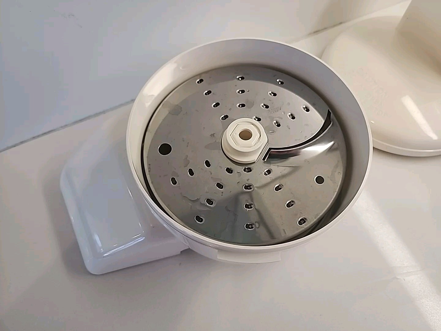 Sunbeam Oskar 14081 Food Processor Attachments Salad Shooter Bowl Chute & Disc