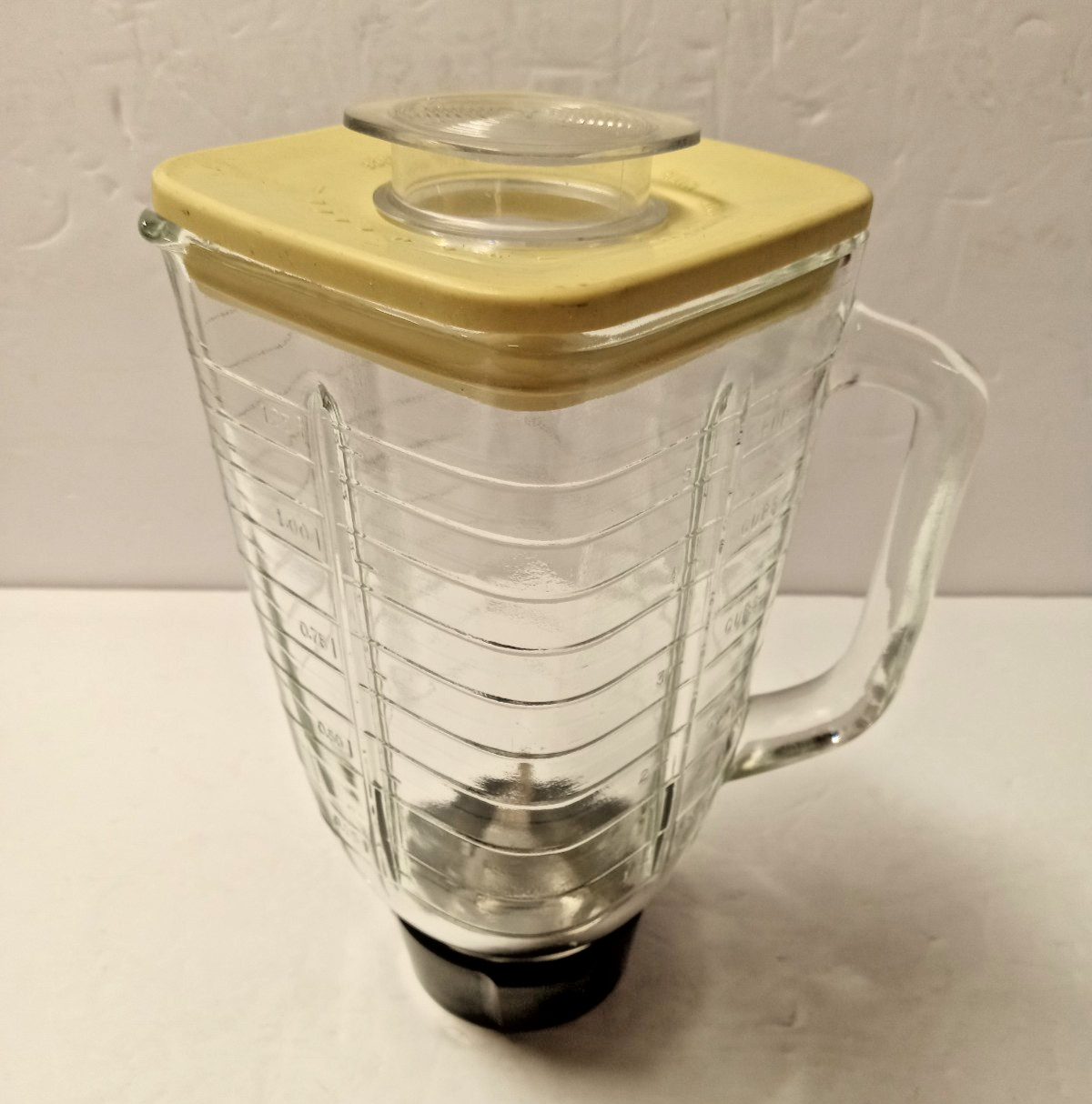 Oster Regency Kitchen BLENDER Glass Pitcher With Blades And Lid 5 Cup – Clean
