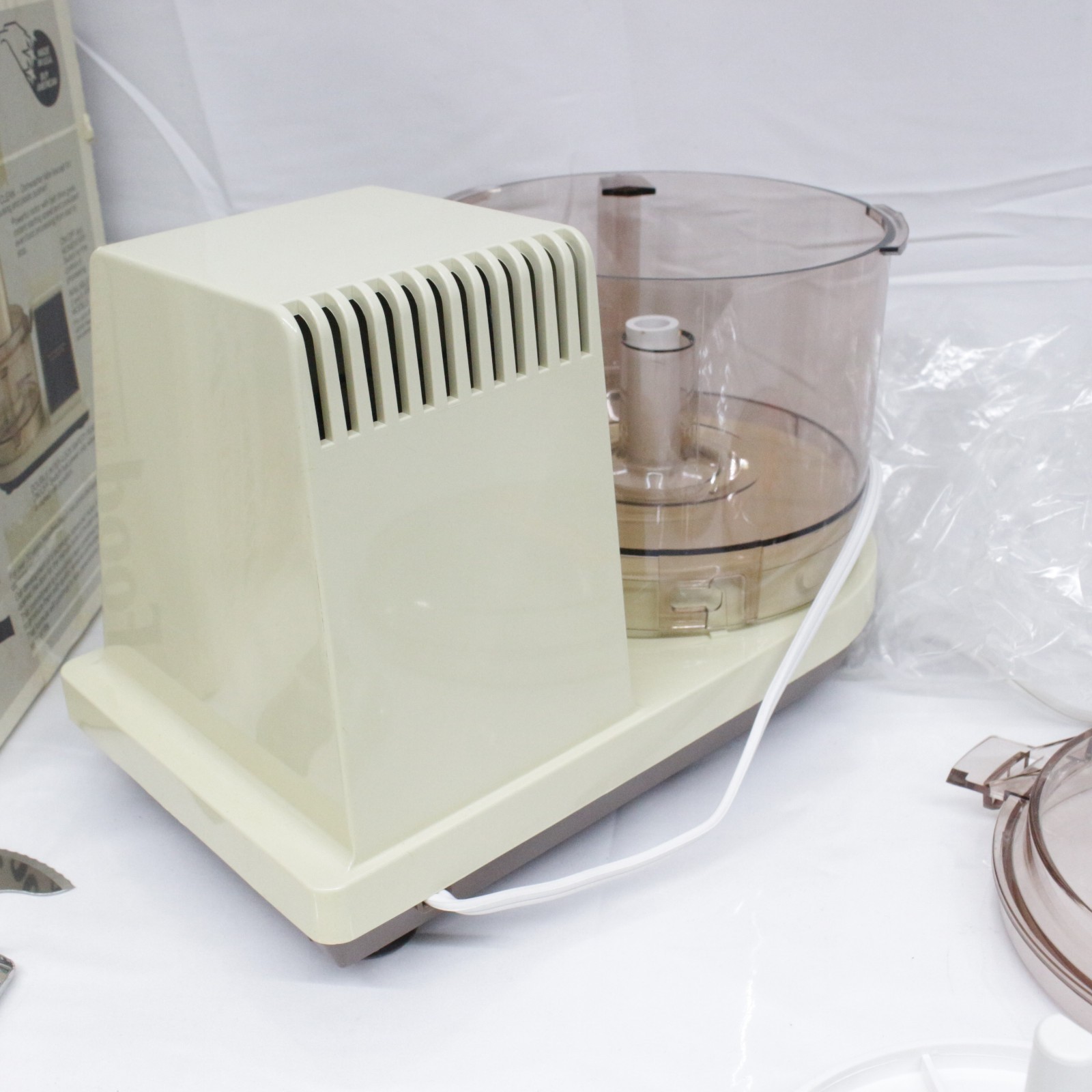 VINTAGE Hamilton Beach Food Processor Almond 702AL Made in USA 1987 NEW!