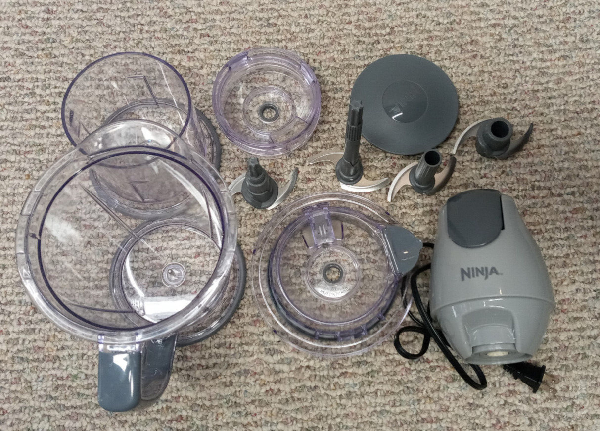 Ninja food processor, QB900B-30, 48 and 16 oz mixer containers, 4 blades