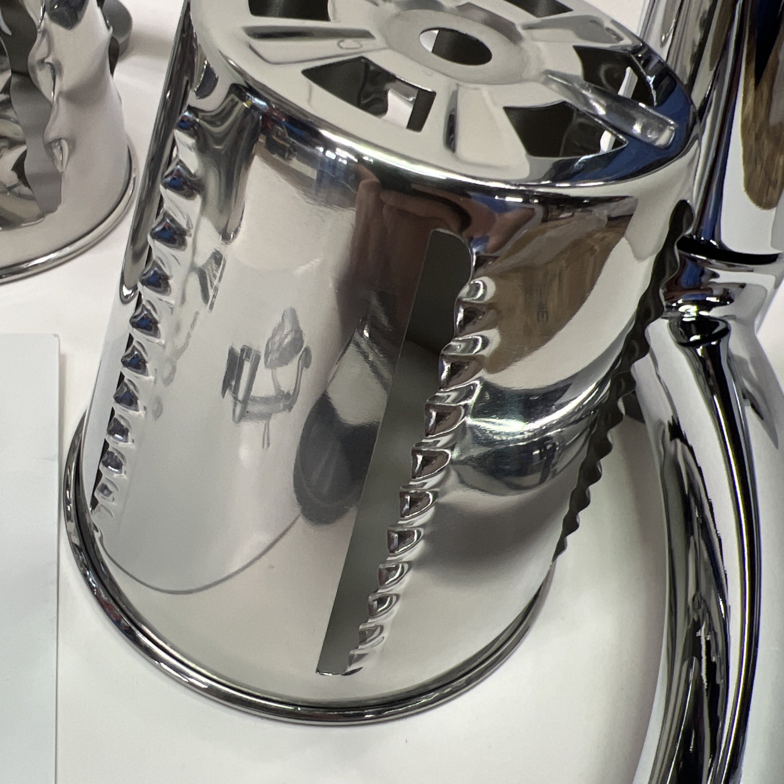 Brand New NEW ERA Simple Kut V Manual Food Processor W/ 5 Cutting Cones Blades