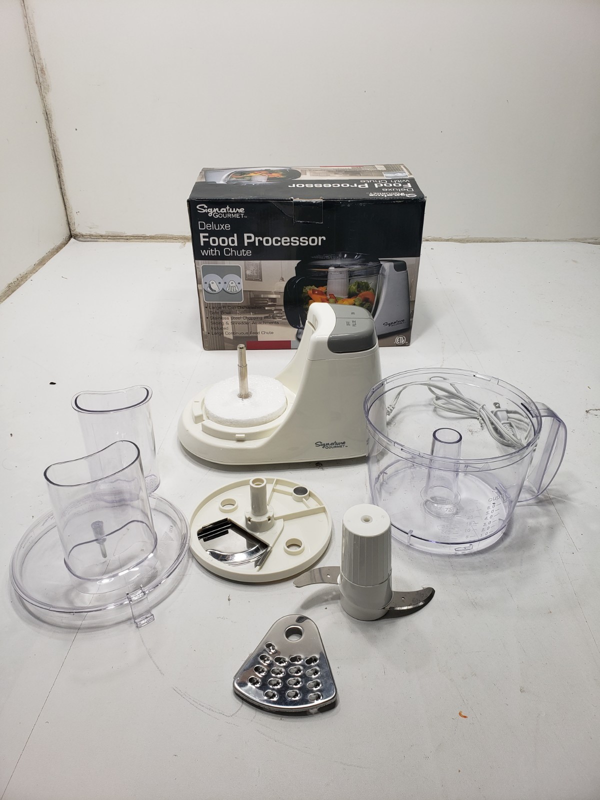 Signature Gourmet Deluxe Food Processor With Chute White
