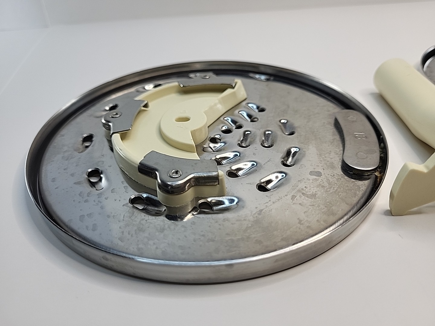 Cuisinart DLC 8 / 10 Processor Stem & DLC-844TX Slicer DLC-837TX Grater Discs