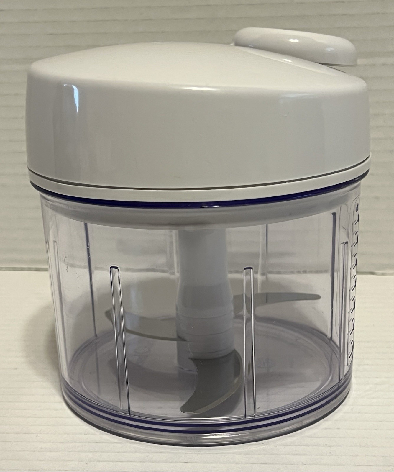 Pampered Chef 5” Manual Food Processor W/ Lid Chopper 3 cups Item 2581 White