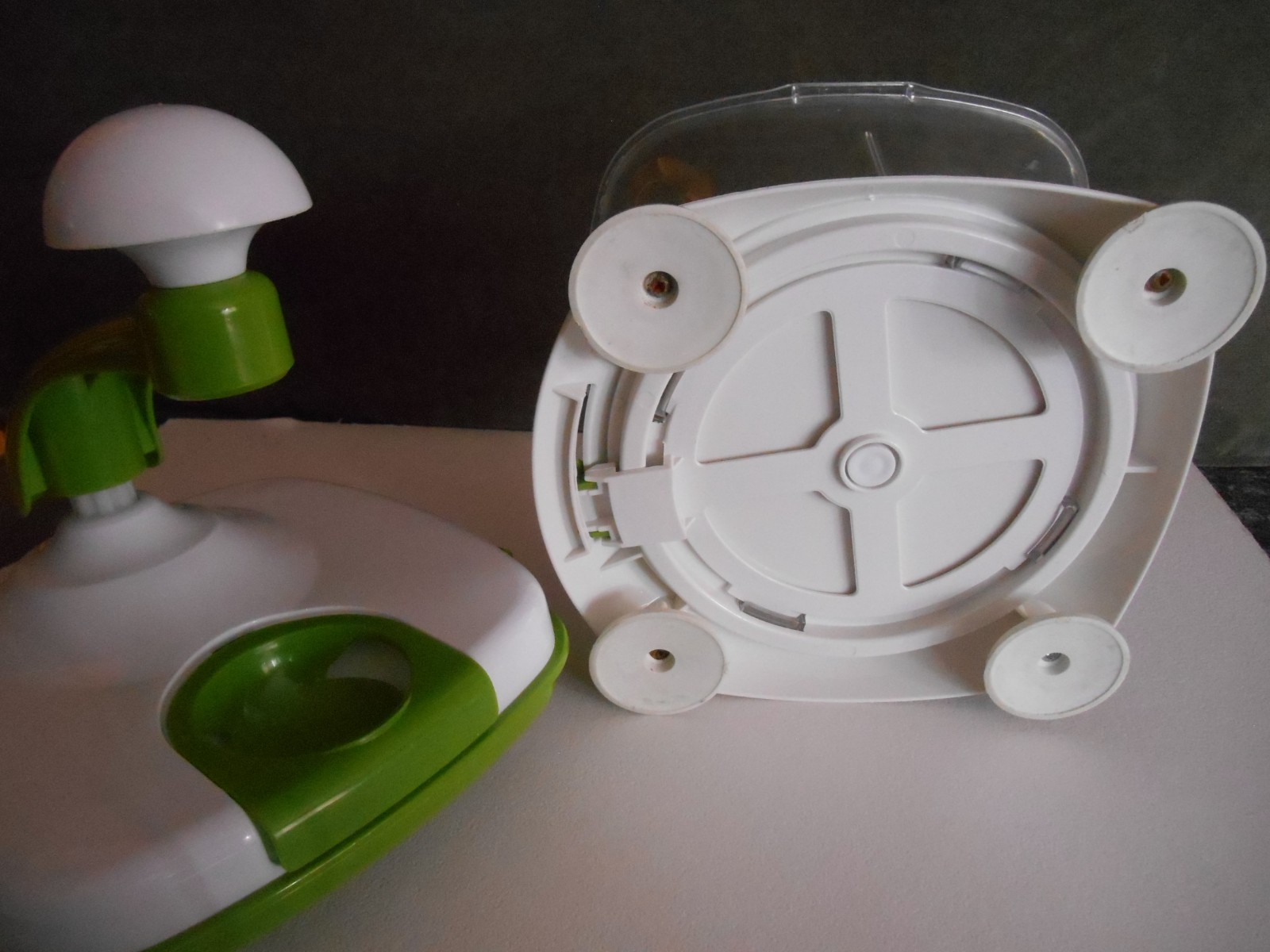 Non-Slip locking Suction cup Hand spin food processer bowl – non-electric