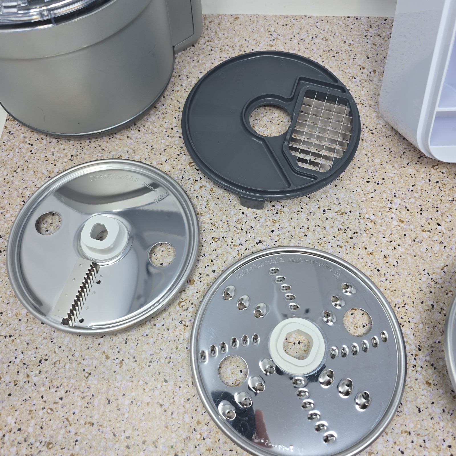 KitchenAid Food Processor Attachment KSM2FPA & Blades in Storage Case 526840